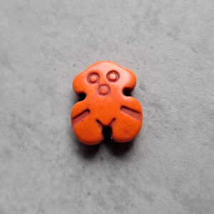 kraal syntetisch howliet beertje oranje 18 mm x 15 mm