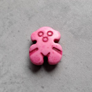 kraal syntetisch howliet beertje roze 18 mm x 15 mm