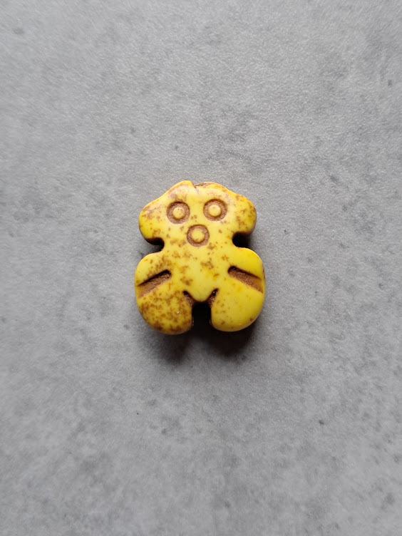 kraal syntetisch howliet beertje geel 18 mm x 15 mm