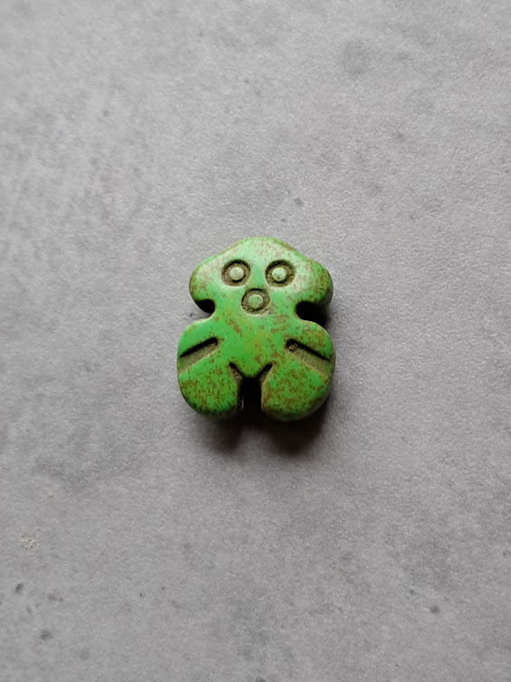 kraal syntetisch howliet beertje groen 18 mm x 15 mm