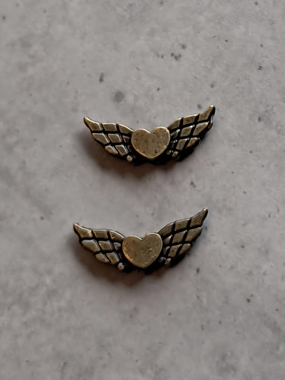 engelenvleugel hartje brons 22 mm x 9 mm 2 stuks
